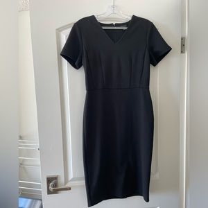 Ann Taylor V Neck Sheath Dress in Bi Stretch Black Pattern